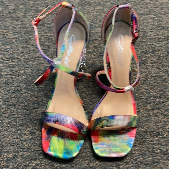 Rainbow and Rhinestones - Picture 2 of 6